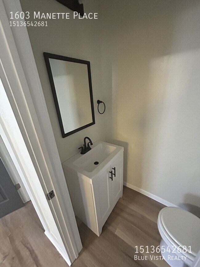 Building Photo - 1603 Manette Pl