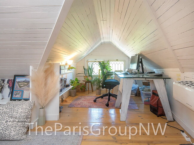 Building Photo - Remarkably Remodeled Queen Anne Home w/Air Conditioning!