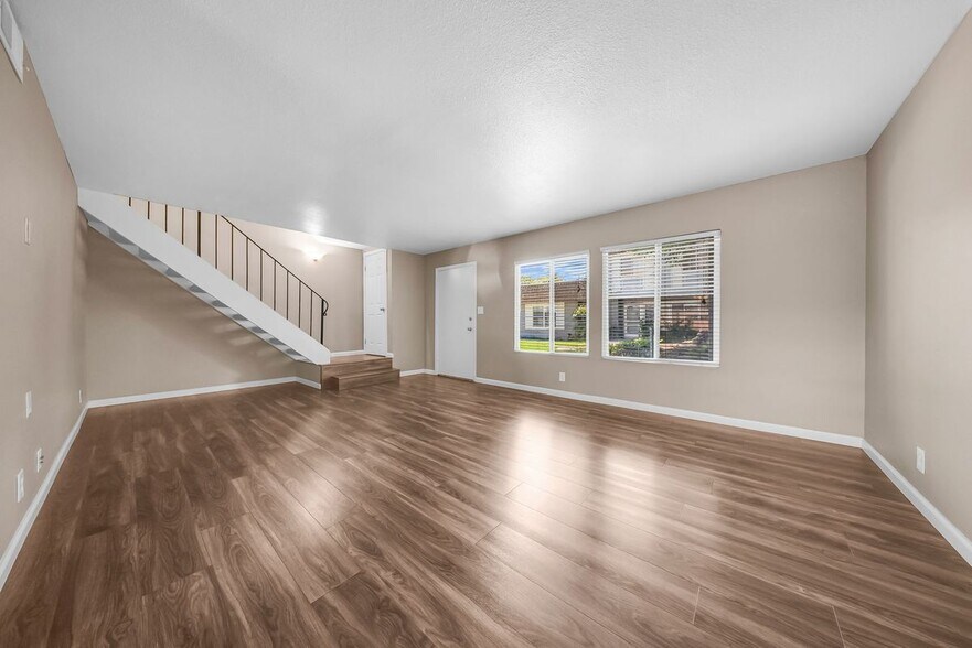 Building Photo - 4446 Seminole Way