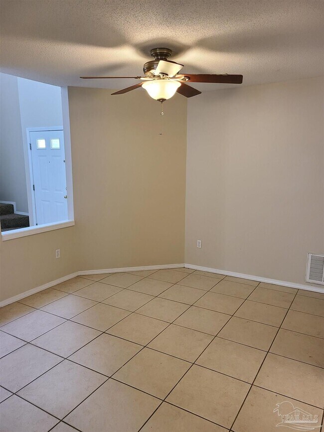 Building Photo - 137 Mirabelle Cir