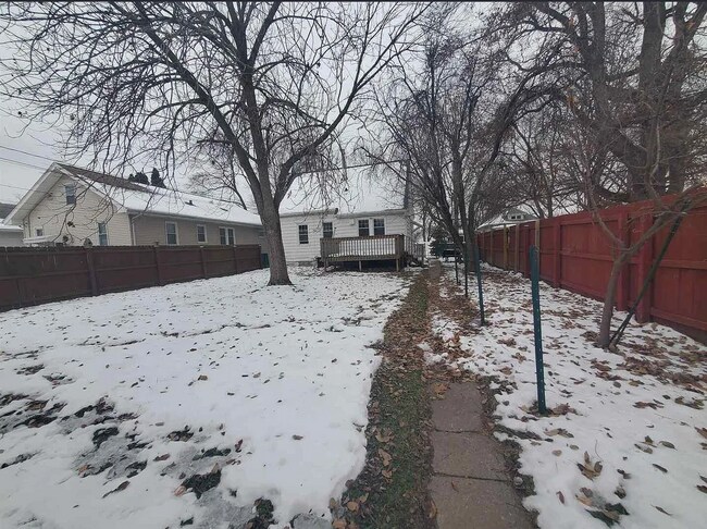Building Photo - 3-Bedroom Rock Island Home with 2-Car Garage