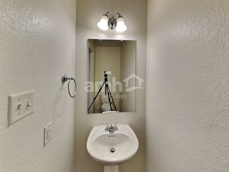Building Photo - 9246 Silver Vista
