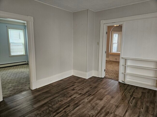 Building Photo - 110 W Main St