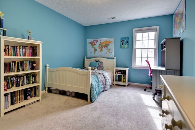 Building Photo - Spacious and Updated Yorktown Home