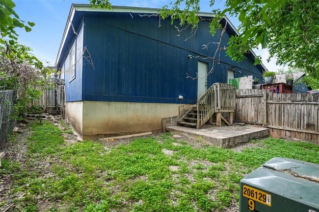 Building Photo - 6801 Stonleigh Pl