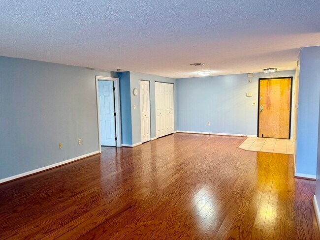 Building Photo - 8 9th St