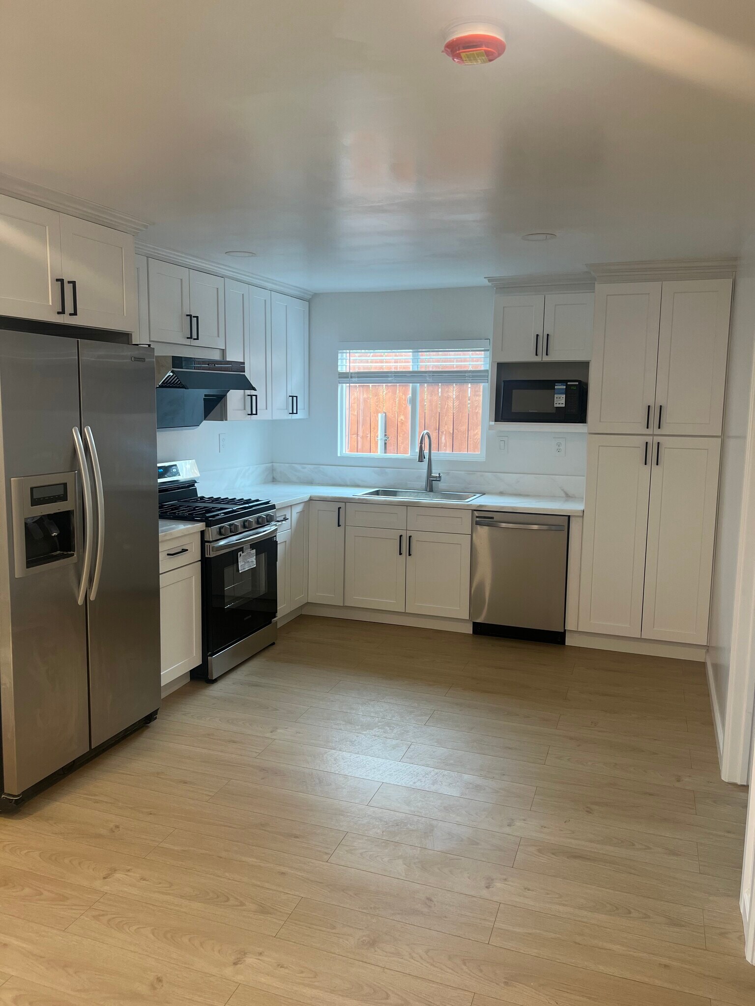 Building Photo - 1353 N Toledo Way