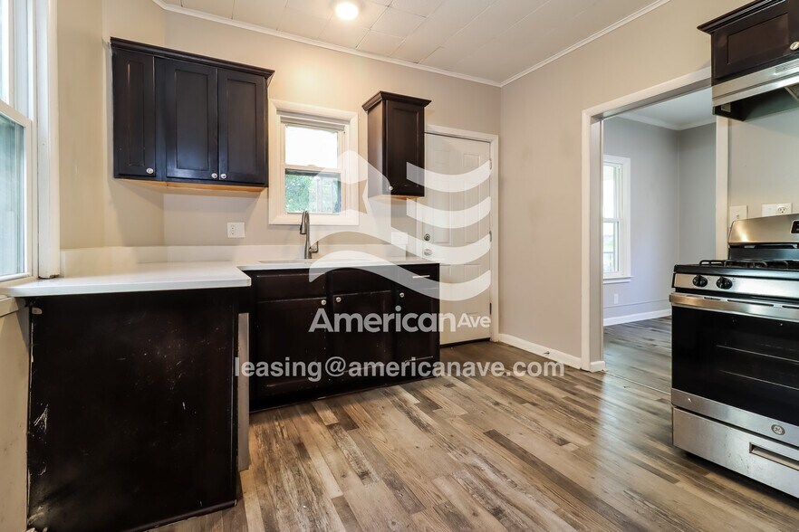 Building Photo - 617 Nicholas St