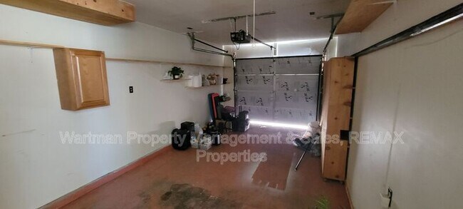 Building Photo - 495 Calle Entrada