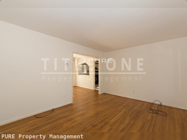 Building Photo - Price Drop Alert!   3 bed 1/5bath Home. Av...