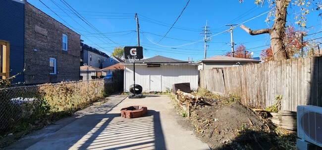 Building Photo - 3520 S Winchester Ave