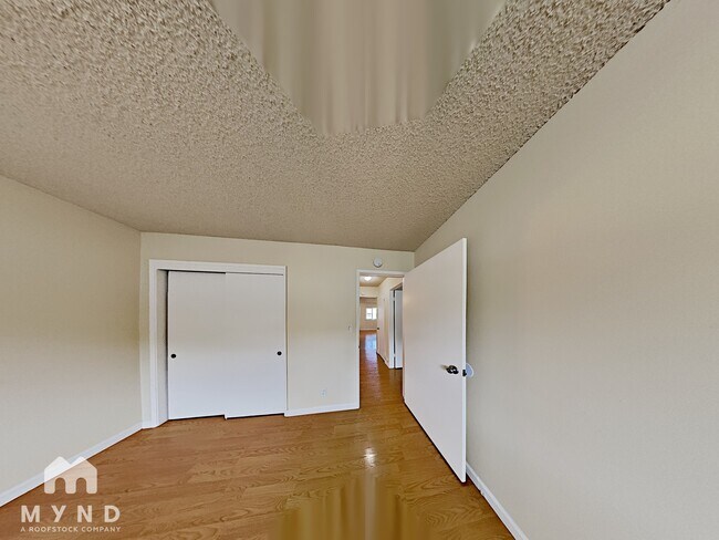 Building Photo - 870 Burbank Dr