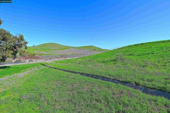 Building Photo - 829 Deer Spring Cir