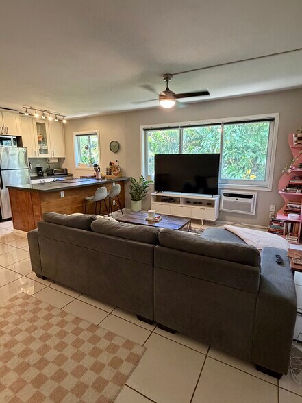 Building Photo - 624 Antioch Ave