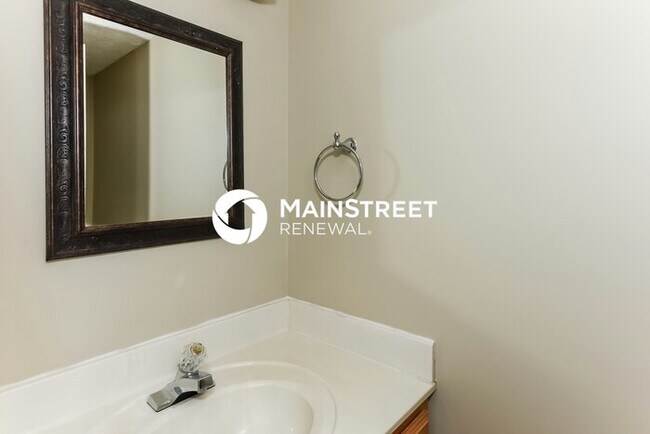 Building Photo - 3 Bedroom Pet-Friendly Home in Nashville, TN with Main Street Renewal