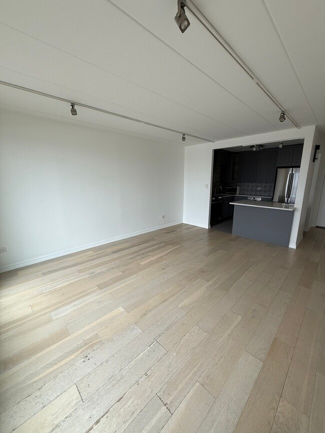 Building Photo - 9128 W Terrace Dr