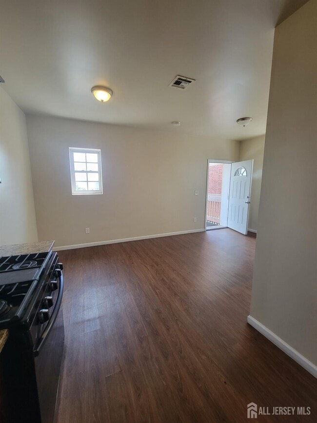 Building Photo - 816 Amboy Ave