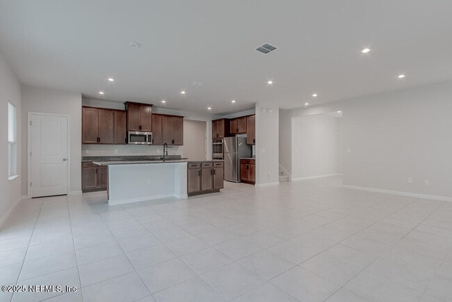 Building Photo - 1536 Tan Tara Trl