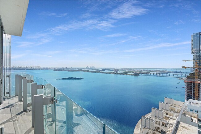 Building Photo - 700 NE 26th Terrace