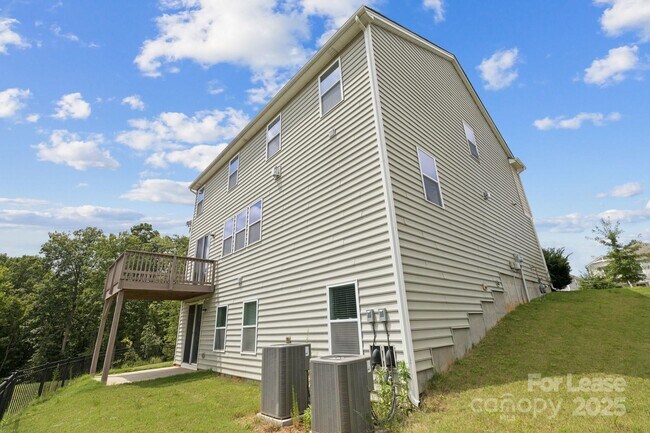 Building Photo - 17121 Carolina Pine Row