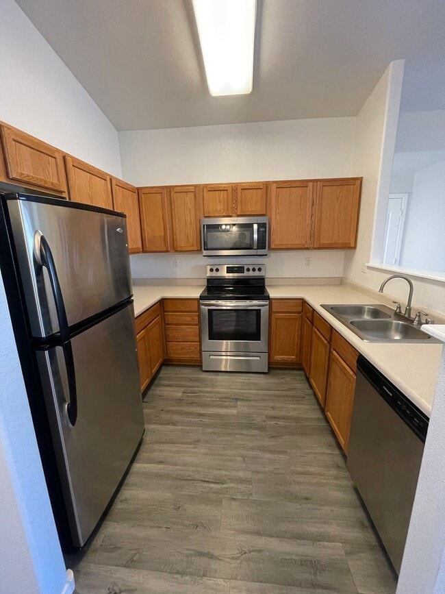 Building Photo - Gated community, 2 Br, 2 Ba, 1 car garage