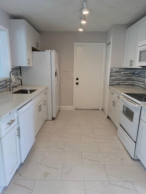 Building Photo - 9448 Saddlebrook Dr