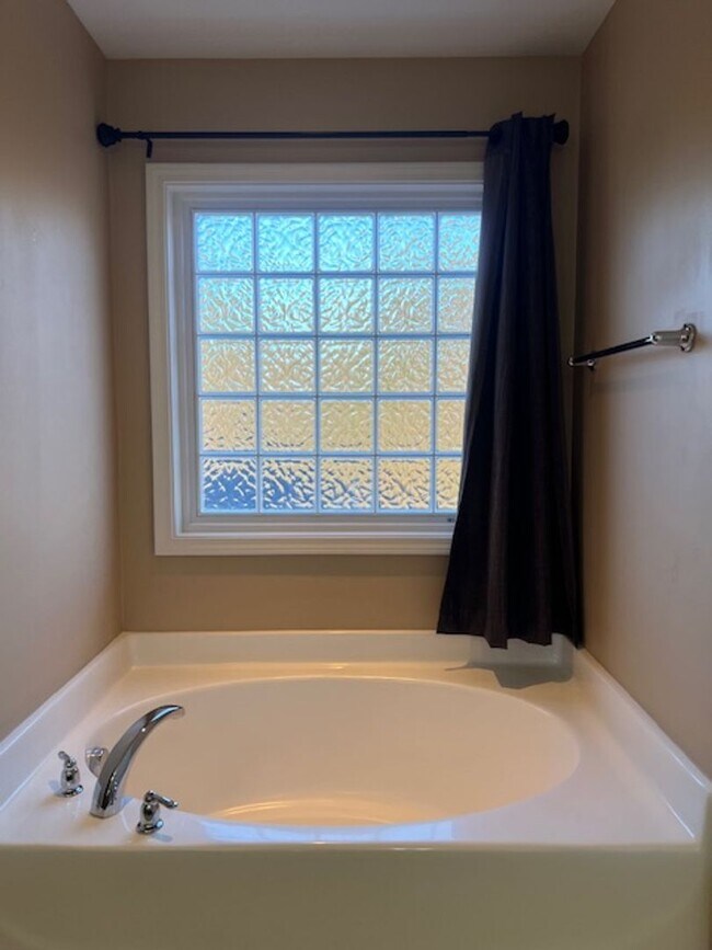 Building Photo - 68 Bicentennial Way