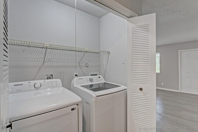 Building Photo - 9184 Roan Ln