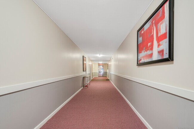 Building Photo - 115 S Main St