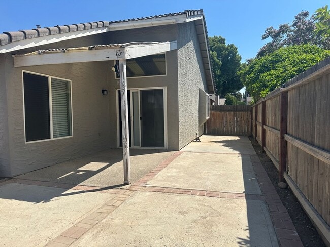 Building Photo - Completely remodeled home near Mountain Vi...