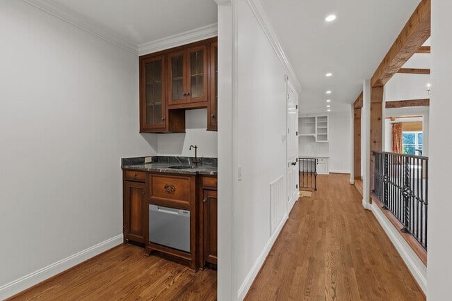 Building Photo - 2019 Overhill Dr