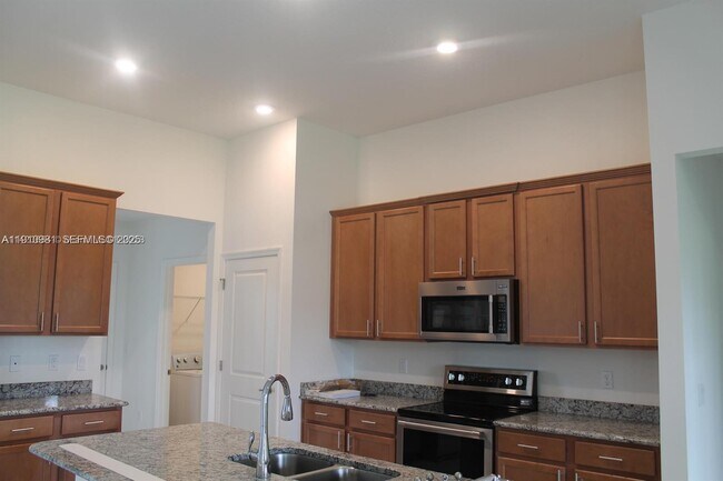 Building Photo - 5838 NW Coosa Dr