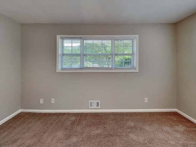 Building Photo - 2813 Rainbow Forest Dr