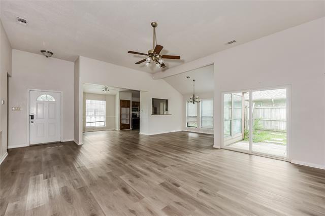 Building Photo - 525 Country View Ln