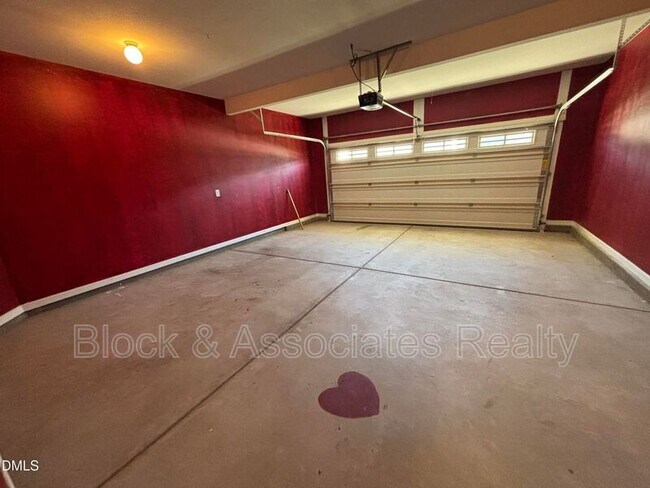 Building Photo - 438 Roanoke Dr