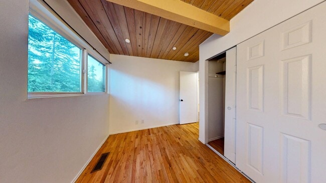 Building Photo - Available April 1 in Richmond Highlands