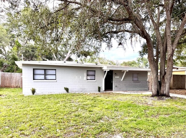 Building Photo - 8115 Dominguin St