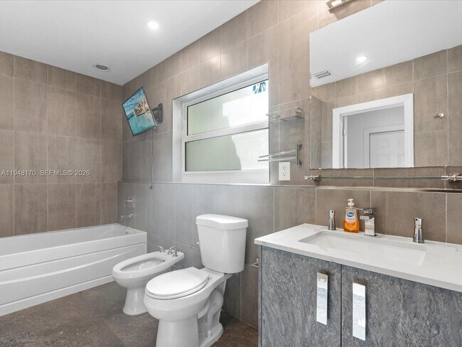 Building Photo - 201 Golden Beach Dr