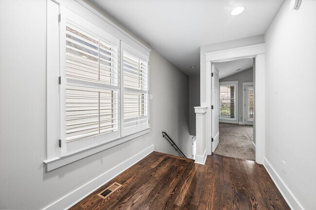 Building Photo - Awesome 3BR/3.5BA Craftsman Cottage in Che...