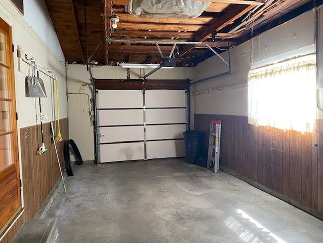 Building Photo - 3 Bedroom 1 Bathroom Available in Springfi...