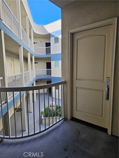 Building Photo - 214 S Alexandria Ave