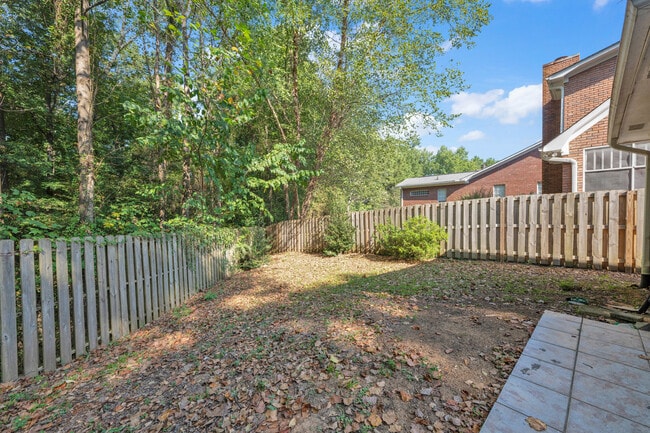 Building Photo - 2101 Fox Ridge Rd