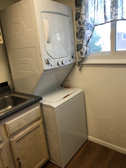 Building Photo - 1006 W Calle Del Sol