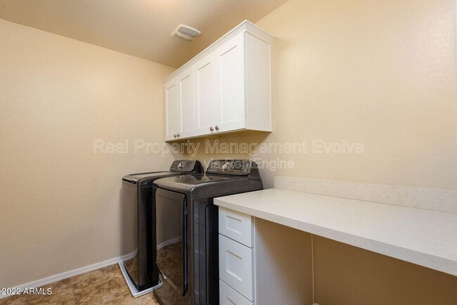 Building Photo - 1544 E Hummingbird Way