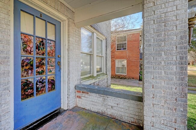 Building Photo - 1649 W Main St