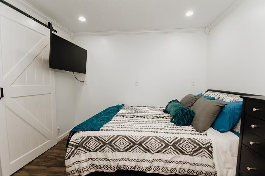 Building Photo - 417 N Jefferson St