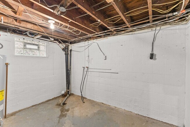 Building Photo - Charming 3-Bed Dutch Colonial with Modern Updates & Massive Yard – Minutes from German Village!
