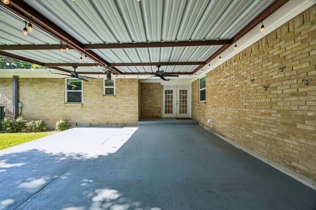 Building Photo - 2223 Freeland Way