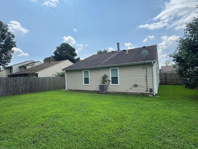 Building Photo - 3836 Clearwood Ct