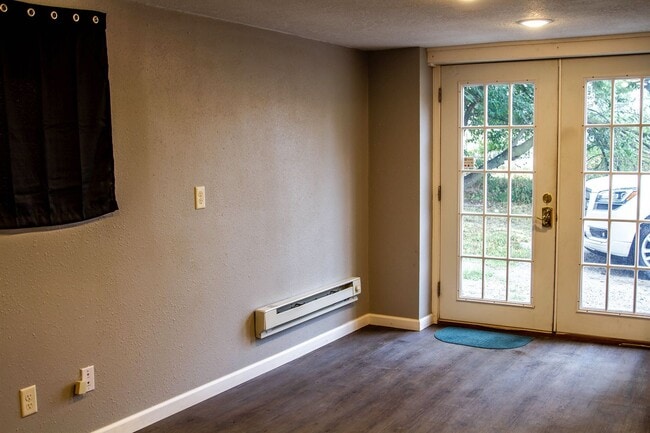 Building Photo - 422 1/2 W New York Ave